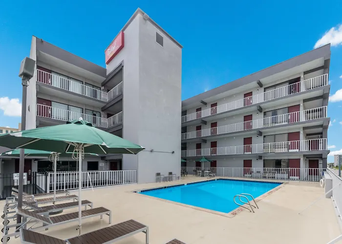 Red Roof Plus & Suites Virginia Beach - Seaside